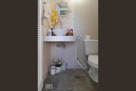 Casa de condomínio à venda com 400m², 4 quartos e 2 vagas Casa de condomínio à venda com 400m², 4 quartos e 2 vagasBanheiro