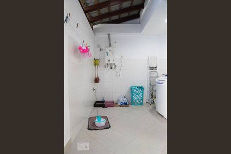 Casa de condomínio à venda com 400m², 4 quartos e 2 vagas Casa de condomínio à venda com 400m², 4 quartos e 2 vagasLavanderia