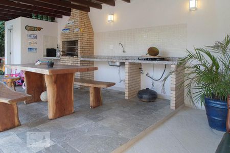 Casa de condomínio à venda com 400m², 4 quartos e 2 vagas Casa de condomínio à venda com 400m², 4 quartos e 2 vagasÁrea gourmet - Churrasqueira