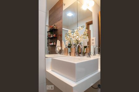 Casa de condomínio à venda com 400m², 4 quartos e 2 vagas Casa de condomínio à venda com 400m², 4 quartos e 2 vagasBanheiro social 1