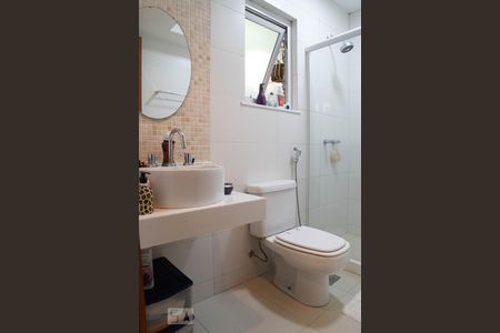 Casa de condomínio à venda com 400m², 4 quartos e 2 vagas Casa de condomínio à venda com 400m², 4 quartos e 2 vagasBanheiro da suíte 1