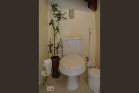 Casa de condomínio à venda com 400m², 4 quartos e 2 vagas Casa de condomínio à venda com 400m², 4 quartos e 2 vagasBanheiro