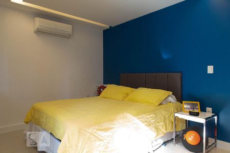 Casa de condomínio à venda com 400m², 4 quartos e 2 vagas Casa de condomínio à venda com 400m², 4 quartos e 2 vagasQuarto 2