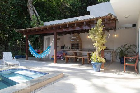 Casa de condomínio à venda com 400m², 4 quartos e 2 vagas Casa de condomínio à venda com 400m², 4 quartos e 2 vagasÁrea gourmet