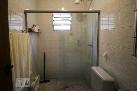 Casa à venda com 150m², 3 quartos e 2 vagasBanheiro do quarto 1