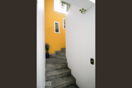 Casa à venda com 150m², 3 quartos e 2 vagasEscada