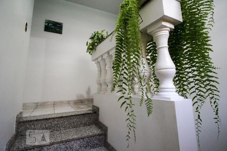 Casa à venda com 150m², 3 quartos e 2 vagasEscada