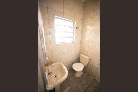 Banheiro de casa para alugar com 1 quarto, 48m² em Jardim Sarah, São Paulo