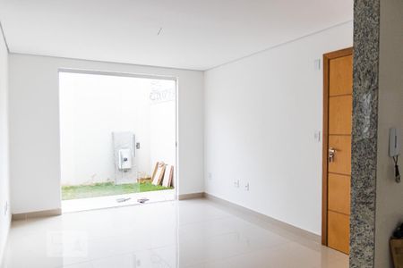 Apartamento à venda com 105m², 2 quartos e 1 vaga Apartamento à venda com 105m², 2 quartos e 1 vagaSala