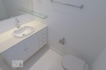 Casa para alugar com 100m², 2 quartos e 1 vaga Casa para alugar com 100m², 2 quartos e 1 vagaBanheiro