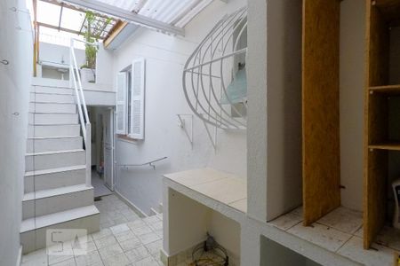 Casa para alugar com 100m², 2 quartos e 1 vaga Casa para alugar com 100m², 2 quartos e 1 vagaEscada para varanda