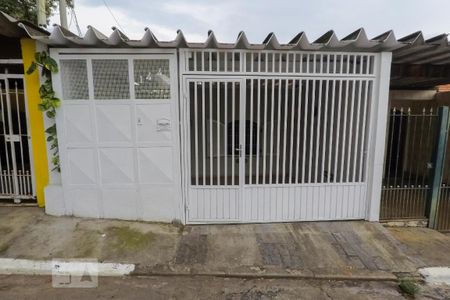 Casa para alugar com 100m², 2 quartos e 1 vaga Casa para alugar com 100m², 2 quartos e 1 vagaFachada