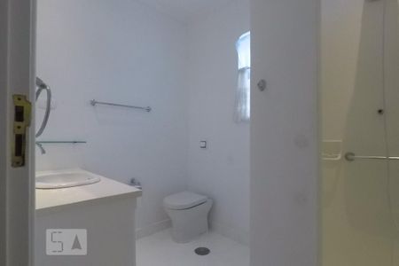 Casa para alugar com 100m², 2 quartos e 1 vaga Casa para alugar com 100m², 2 quartos e 1 vagaBanheiro