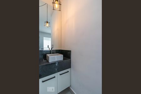 Banheiro Social de apartamento à venda com 1 quarto, 49m² em Alphaville Empresarial, Barueri