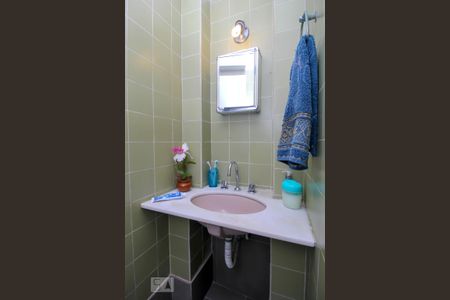 Apartamento para alugar com 85m², 3 quartos e sem vaga Apartamento para alugar com 85m², 3 quartos e sem vagaBanheiro Social