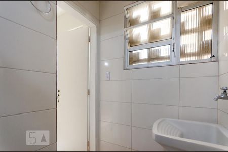 Banheiro de kitnet/studio para alugar com 1 quarto, 35m² em Embaré, Santos