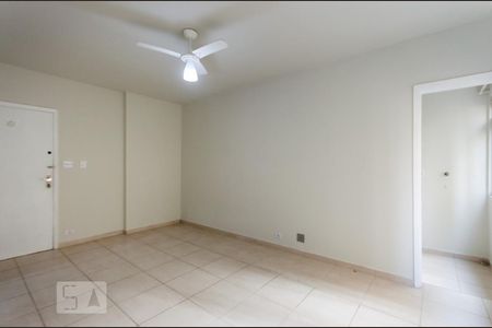 Sala e quarto de kitnet/studio para alugar com 1 quarto, 35m² em Embaré, Santos