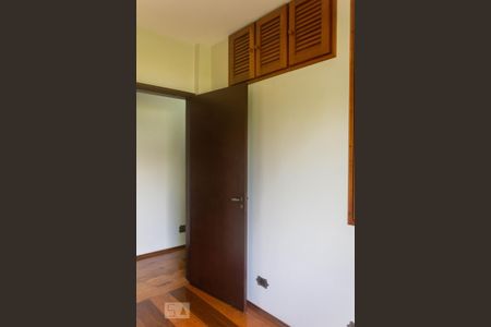 Casa à venda com 176m², 3 quartos e 4 vagasQuarto 2