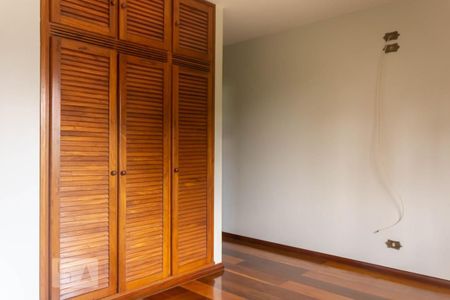 Casa à venda com 176m², 3 quartos e 4 vagasSuíte