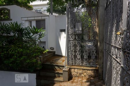 Casa à venda com 176m², 3 quartos e 4 vagasFachada