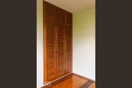 Casa à venda com 176m², 3 quartos e 4 vagasQuarto 2