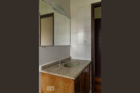 Casa à venda com 176m², 3 quartos e 4 vagasBanheiro