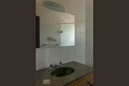 Casa à venda com 176m², 3 quartos e 4 vagasBanheiro