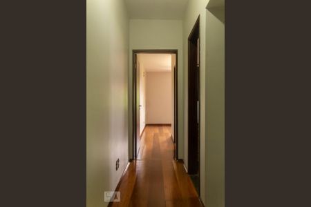 Casa à venda com 176m², 3 quartos e 4 vagasCorredor