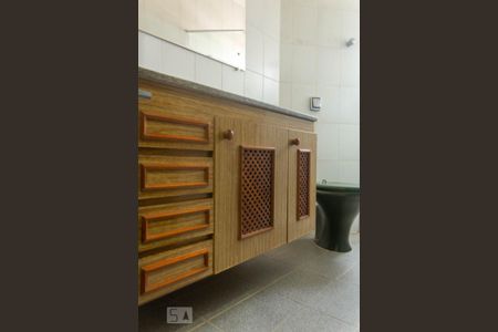 Casa à venda com 176m², 3 quartos e 4 vagasBanheiro