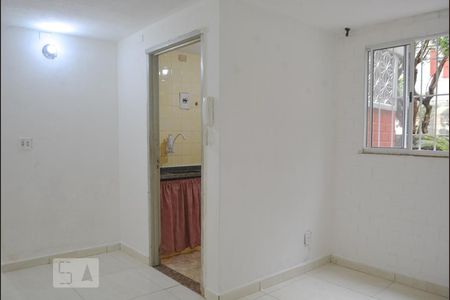 Sala de apartamento para alugar com 2 quartos, 40m² em Cocotá, Rio de Janeiro