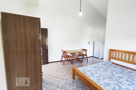Studio para alugar com 28m², 1 quarto e 1 vaga Studio para alugar com 28m², 1 quarto e 1 vagaQuarto e Cozinha
