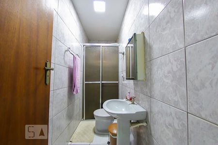 Casa à venda com 203m², 4 quartos e 2 vagas Casa à venda com 203m², 4 quartos e 2 vagasBanheiro