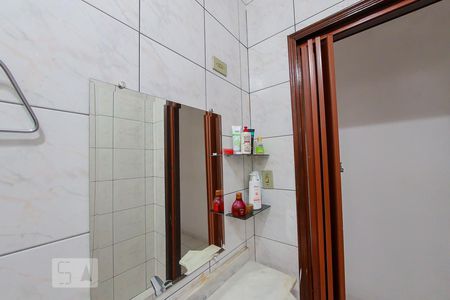 Casa à venda com 203m², 4 quartos e 2 vagas Casa à venda com 203m², 4 quartos e 2 vagasBanheiro