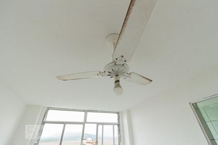 Detalhe da sala de apartamento para alugar com 1 quarto, 48m² em Campo Grande, Rio de Janeiro