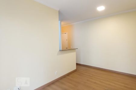 Sala de apartamento à venda com 2 quartos, 58m² em Jardim Tupanci, Barueri