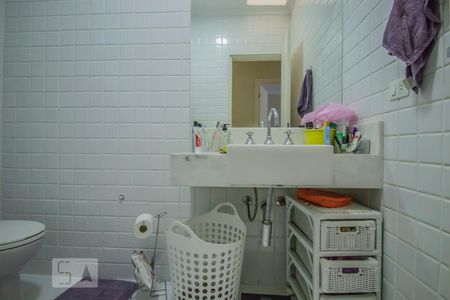 Casa à venda com 200m², 3 quartos e 2 vagasBanheiro 1