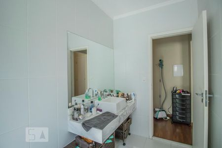 Casa à venda com 200m², 3 quartos e 2 vagasBanheiro da Suíte