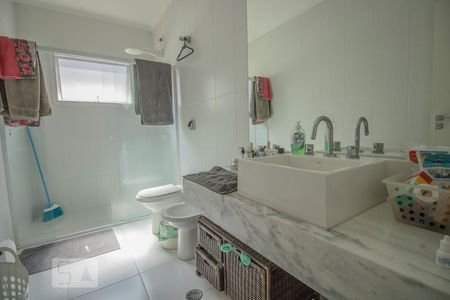 Casa à venda com 200m², 3 quartos e 2 vagasBanheiro da Suíte