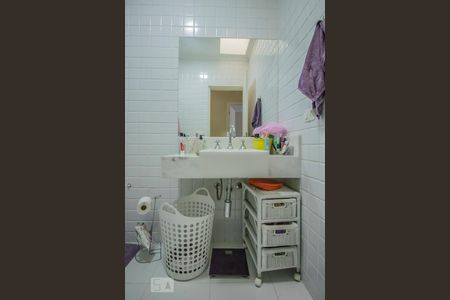 Casa à venda com 200m², 3 quartos e 2 vagasBanheiro 1