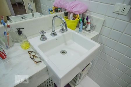 Casa à venda com 200m², 3 quartos e 2 vagasBanheiro 1