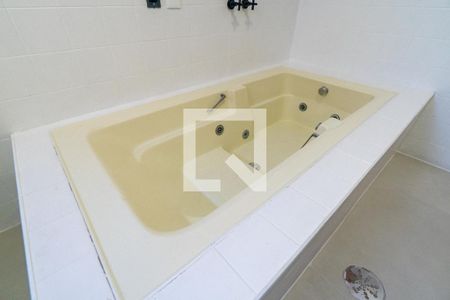 Apartamento para alugar com 197m², 4 quartos e 1 vagaBanheiro da Suíte Detalhe