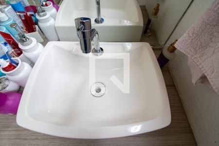 Banheiro de apartamento à venda com 1 quarto, 42m² em Sarandi, Porto Alegre