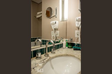 Studio para alugar com 27m², 1 quarto e 1 vaga Studio para alugar com 27m², 1 quarto e 1 vagaBanheiro