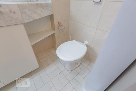 Banheiro de apartamento para alugar com 1 quarto, 27m² em Centro Histórico, Porto Alegre