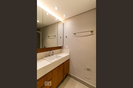Apartamento para alugar com 106m², 3 quartos e 1 vaga Apartamento para alugar com 106m², 3 quartos e 1 vagaBanheiro da suíte