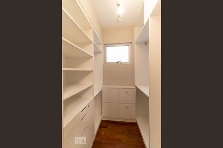 Apartamento para alugar com 106m², 3 quartos e 1 vaga Apartamento para alugar com 106m², 3 quartos e 1 vagaCloset da suíte