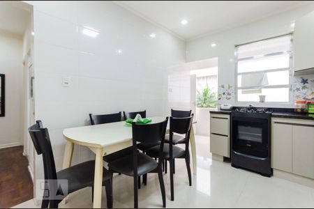 Cozinha de apartamento para alugar com 2 quartos, 96m² em Embaré, Santos