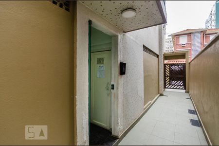 Hall de entrada de apartamento para alugar com 2 quartos, 96m² em Embaré, Santos