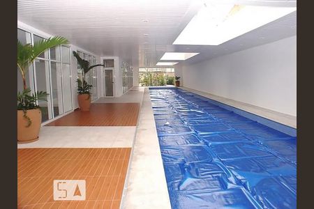 Apartamento à venda com 222m², 4 quartos e 4 vagasÁrea comum - Piscina