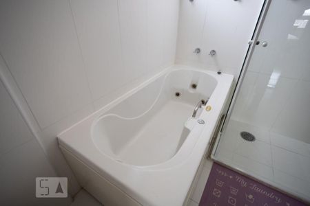 Apartamento à venda com 222m², 4 quartos e 4 vagasBanheiro da Suíte 1